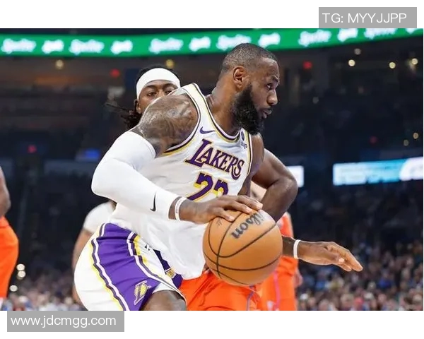 湖人对阵雷霆精彩重播回顾全场比赛亮点与精彩瞬间分析